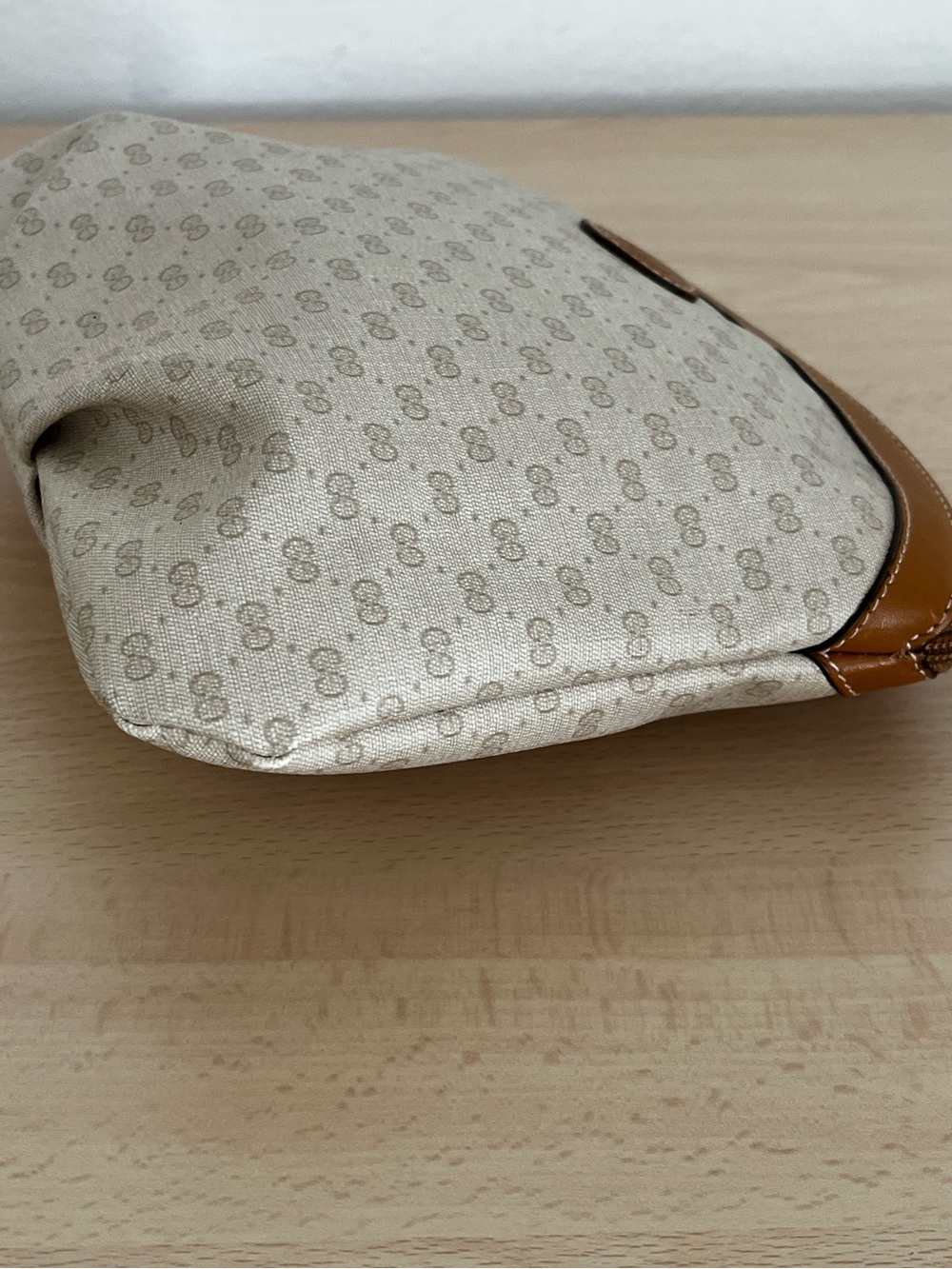 Gucci Crème Micro GG Supreme Dome Cosmetic Clutch Tan Leather Trim Vintage 1980s - Picture 8 of 16